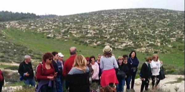 הרצאות משולבות בשירה, ספרות, קטעי מקורות ומוצגים שונים: